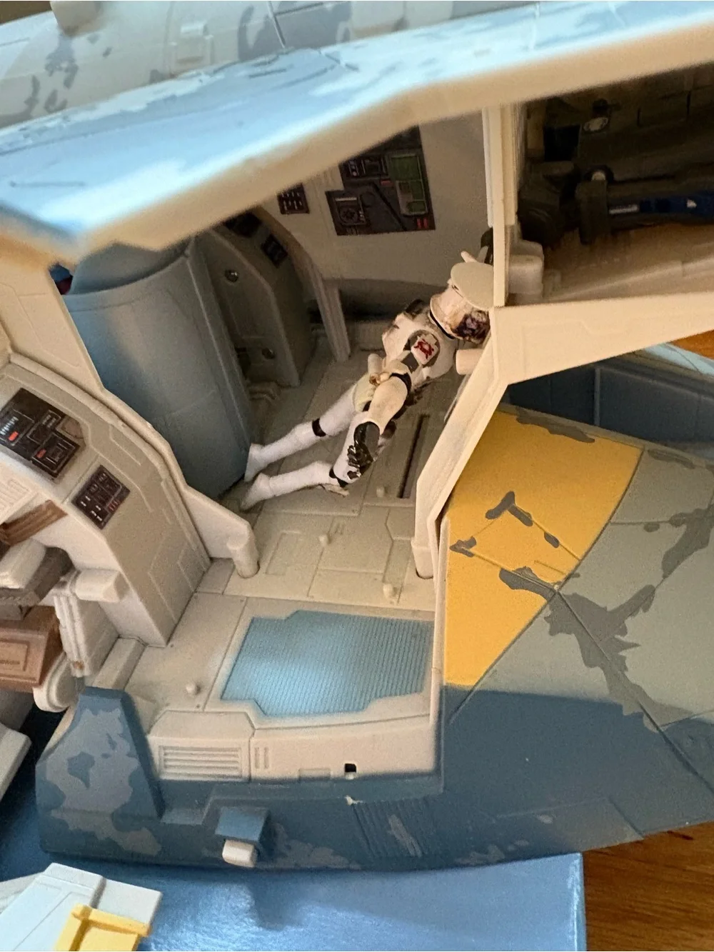 Hasbro Star Wars Razor Crest Playset - Blue, Gray, White